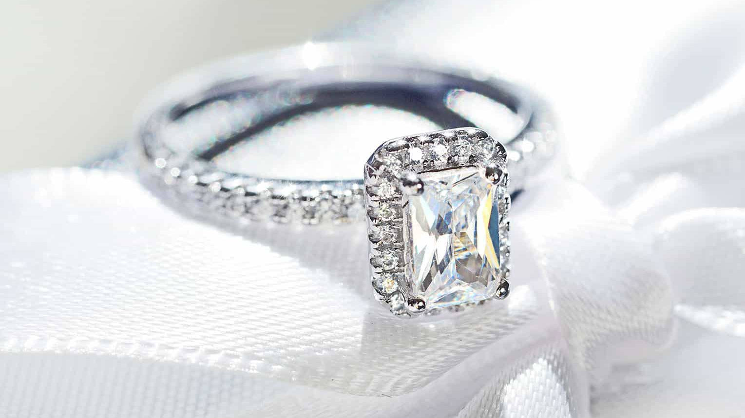 Udpakning af en Abelstedt diamantring