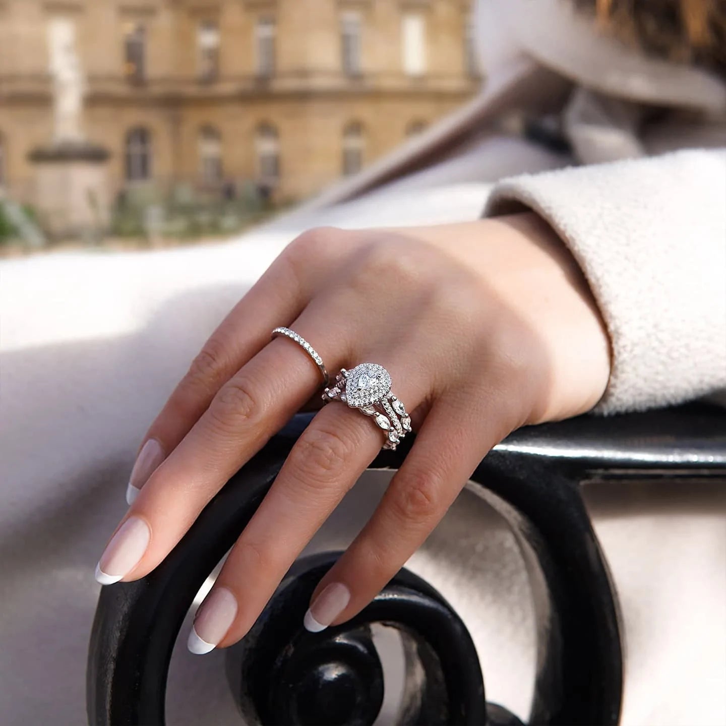 Hvorfor vælge en safirring over en diamantring som forlovelsesring?