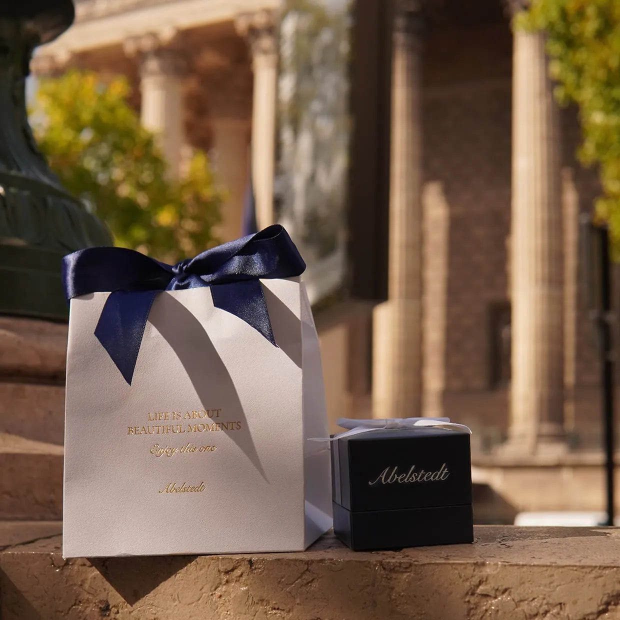 Oxford emerald dobbelt halo ring
