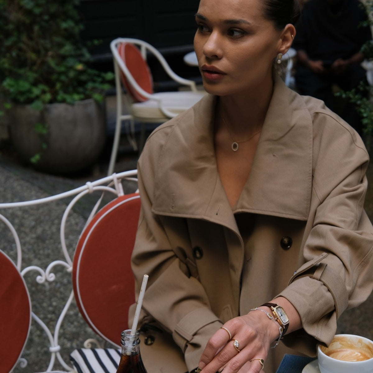Oxford Small Gold Nature Ring worn by model