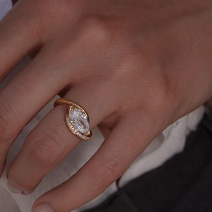 ring-stone-close